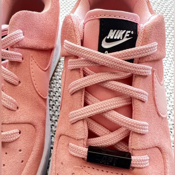 Nike Womens Air Force 1 Sage Low
Shoes Coral Stardust/White/Black emblem - Picture 9 of 11